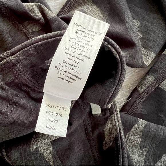 Athleta Ultimate Stash Pocket Camo 7/8 Tight - Picture 11 of 11